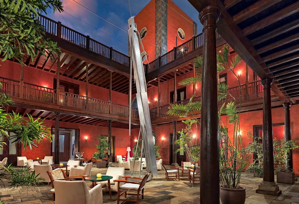 el-patio-de-noche-un