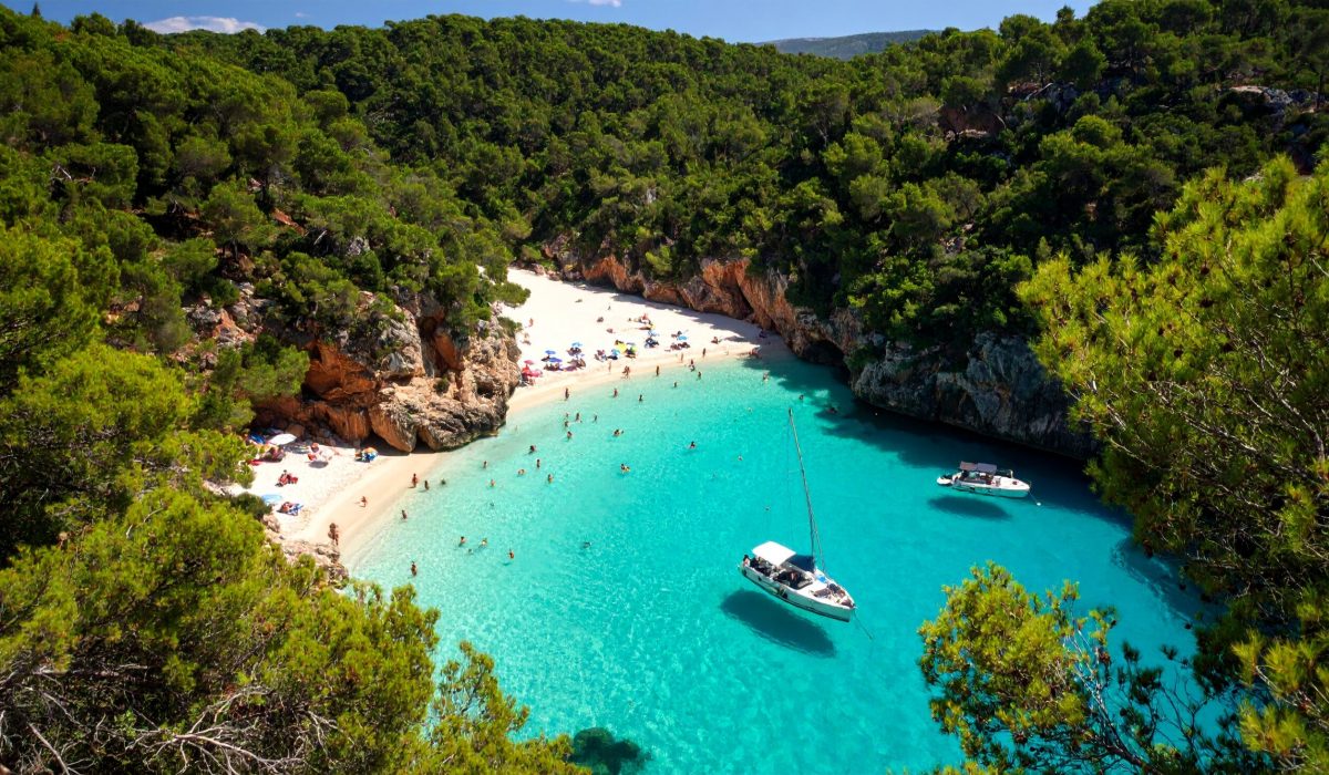 Menorca solo adultos, calas tranquilas y entorno natural